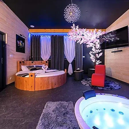 Rien Que Nous Hotel *